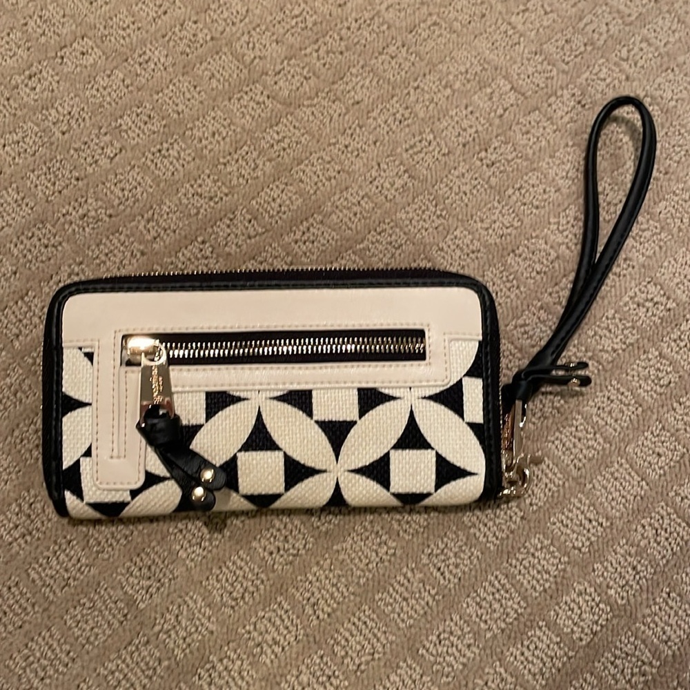 Spartina Black and Cream Patterned Women's Wristlet - Picture 2 of 4